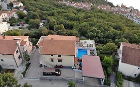 Apartman Dino With Heated Pool