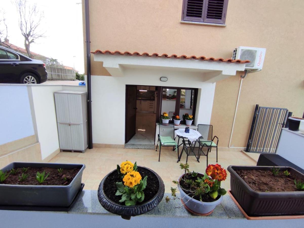 Apartman Dino With Heated Pool Omišalj Exterior foto