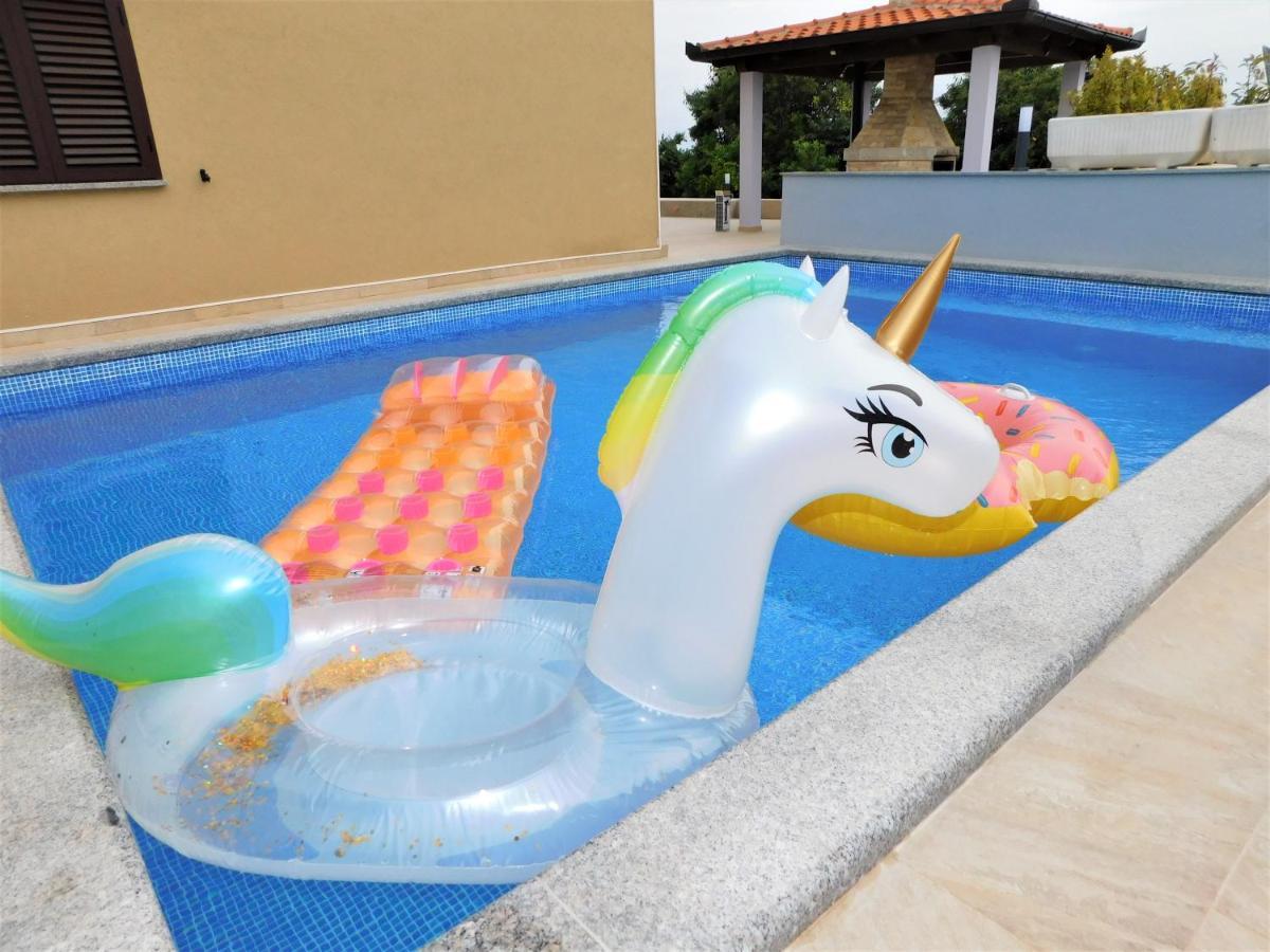Apartman Dino With Heated Pool Omišalj Exterior foto