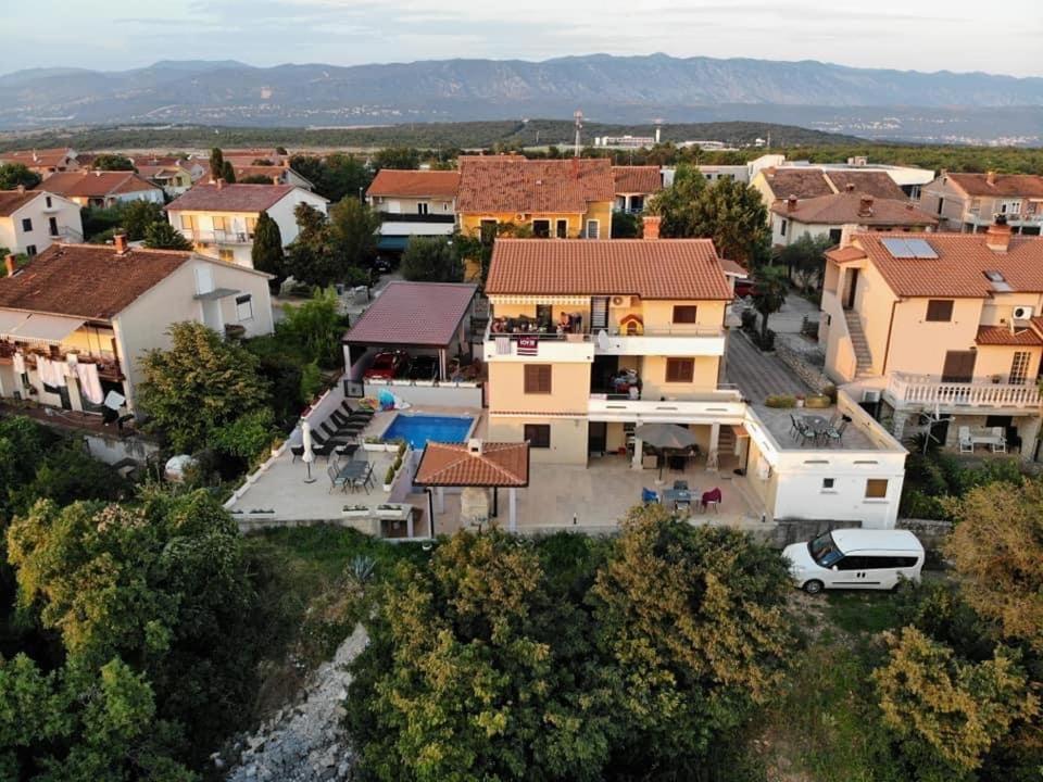 Apartman Dino With Heated Pool Omišalj Exterior foto